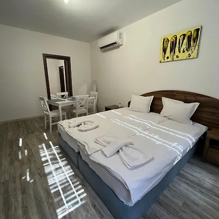 кулата Апартаменти